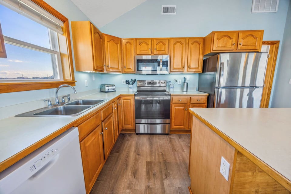 Surf or Sound Realty - 94 - Summer Wind - Kitchen -3