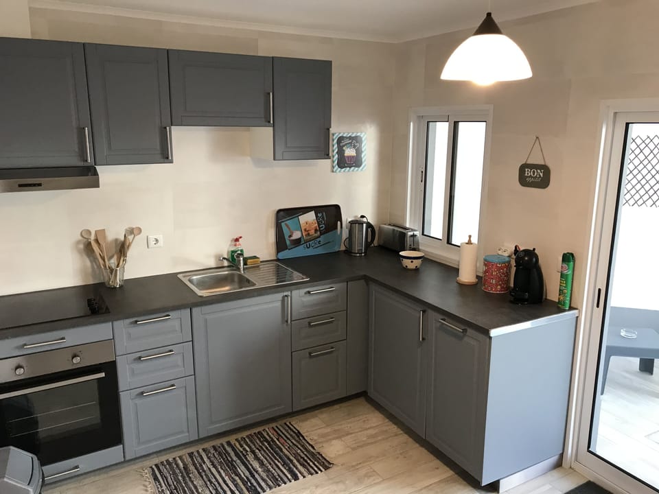 Kitchen is fully equiped -dishwasher...