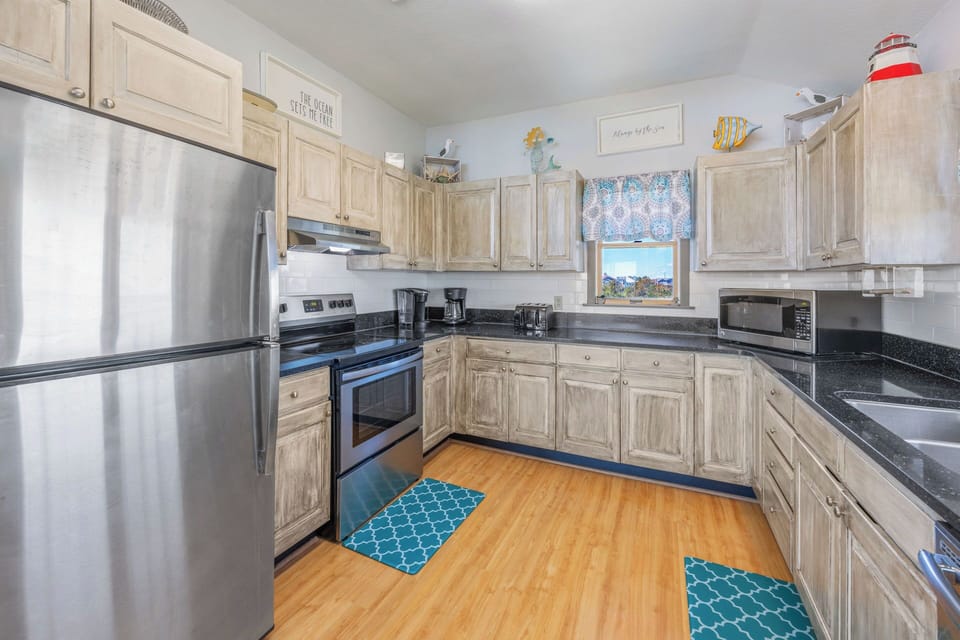 Surf or Sound Realty - 775 - Whimseagull Waves - Kitchen -2