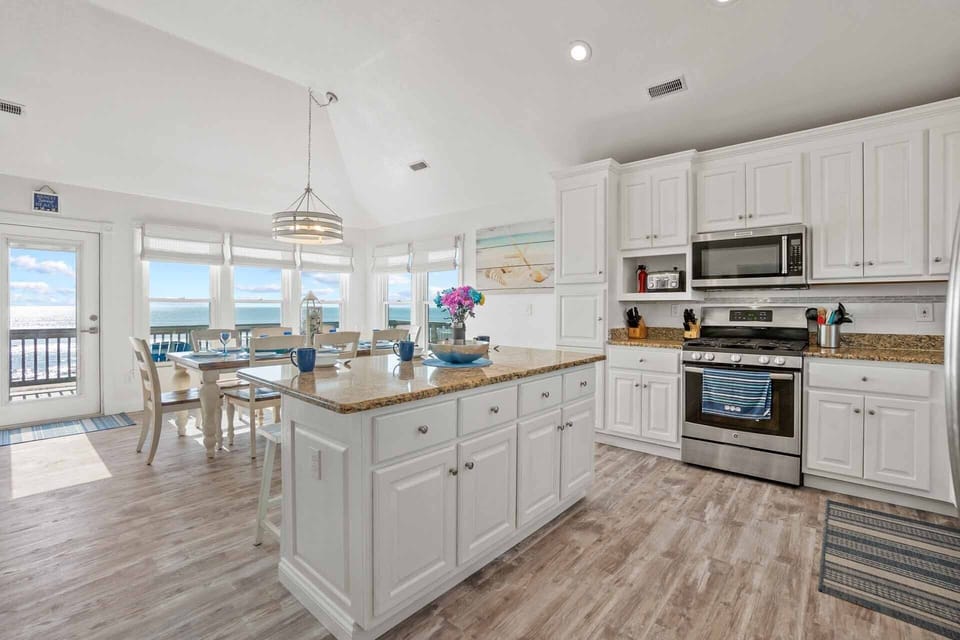Surf-or-Sound-Realty-387-Robin's-Nest-Kitchen-3