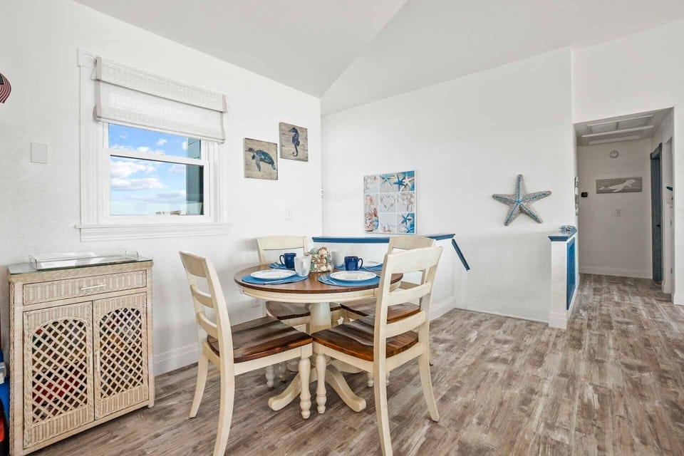 Surf-or-Sound-Realty-387-Robin's-Nest-Breakfast-Nook
