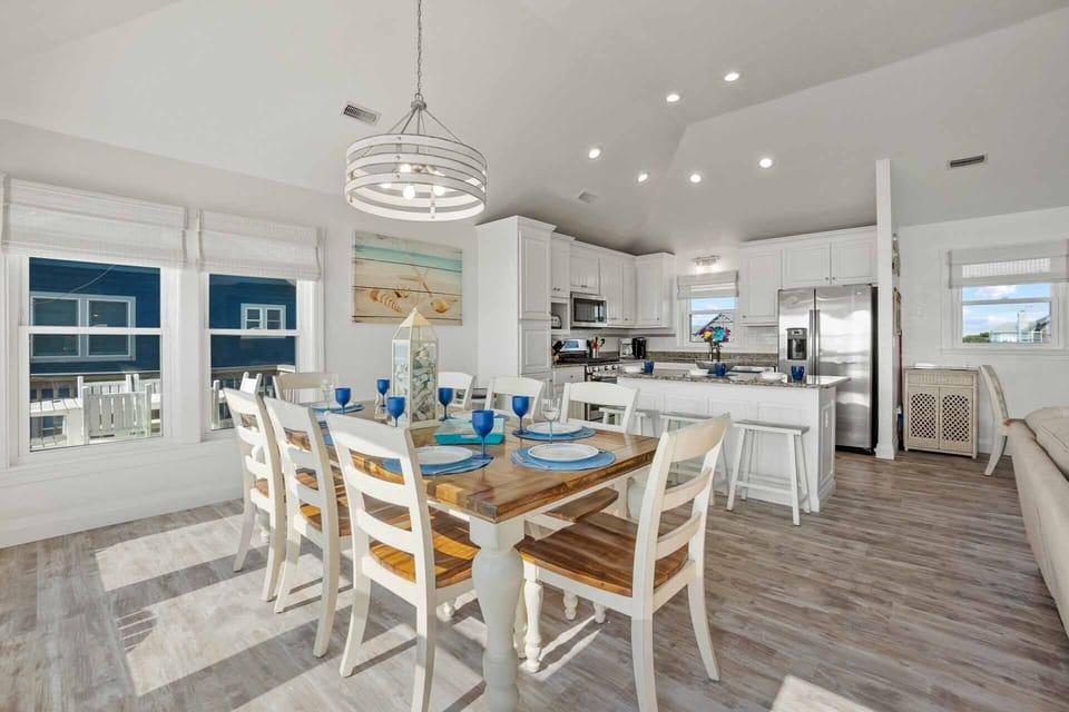 Surf-or-Sound-Realty-387-Robin's-Nest-Dining-Area-2