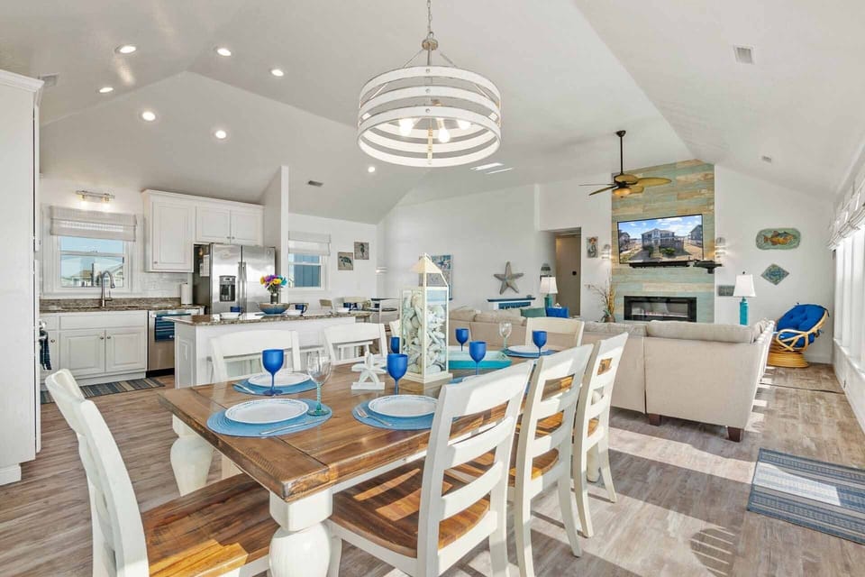 Surf-or-Sound-Realty-387-Robin's-Nest-Dining-Area-3