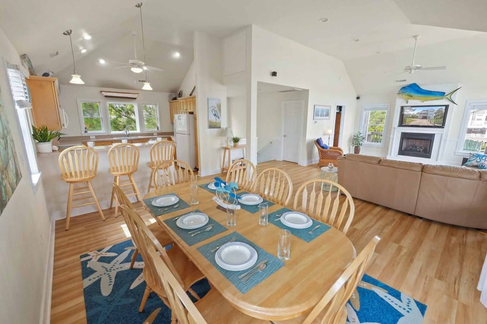 Surf-or-Sound-Realty-432-Down-by-the-Sea-Dining-Room-2