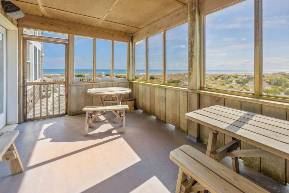 Surf or Sound Realty - 377 - Hatteras Moon - Screened Porch -2