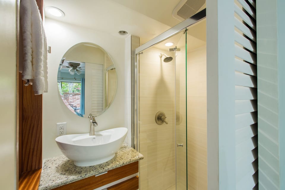 Attached bathroom for downstairs Queen bedroom. Ideal if you can’t climb stairs.