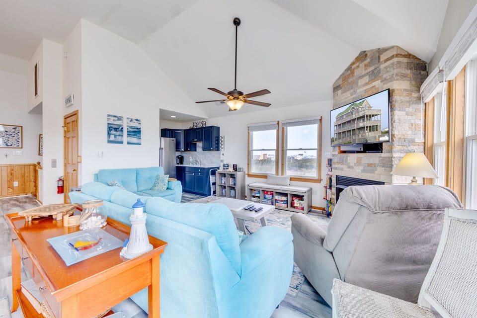 04-Surf-Or-Sound-Realty-513-Bikinis & Martinis-Great Room-04