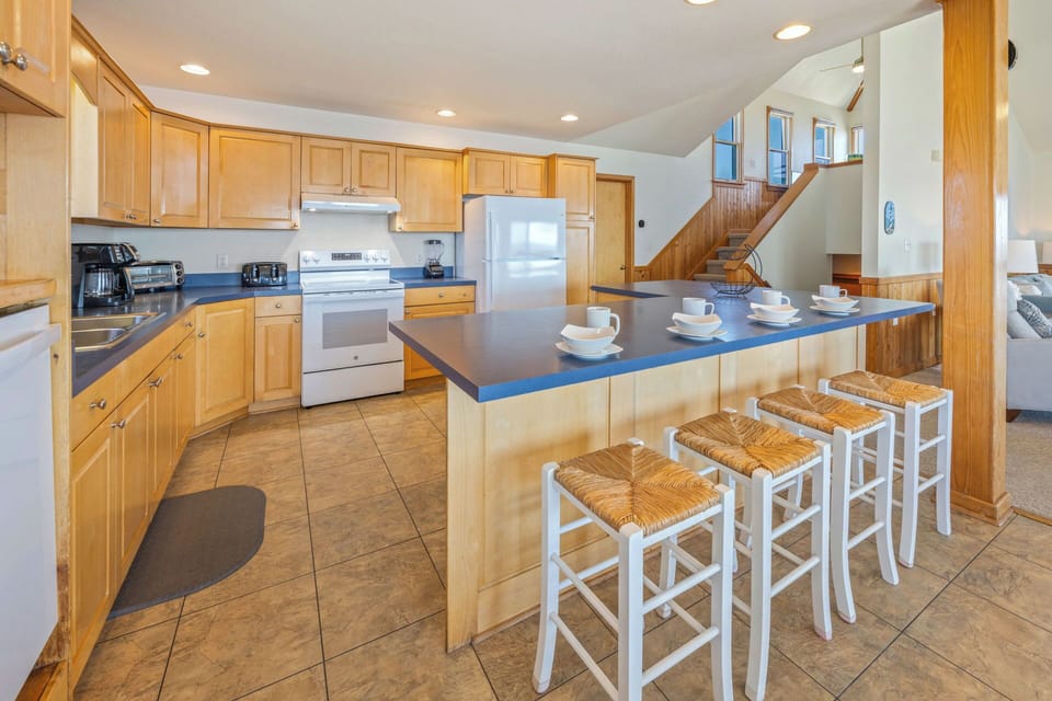 Surf or Sound Realty - 165 - Aeolus - Kitchen -2