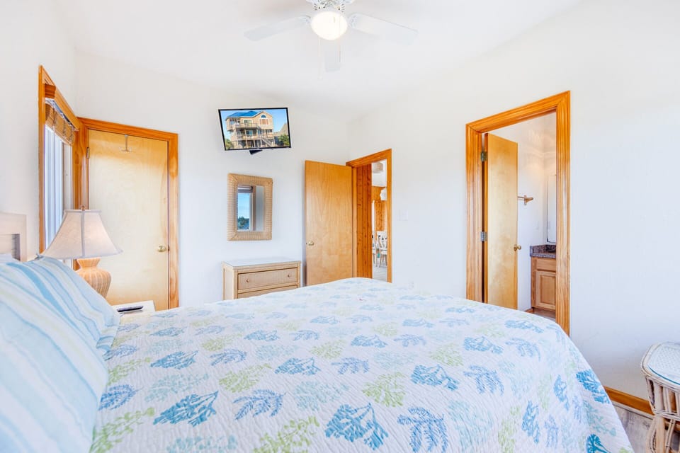14-Surf-Or-Sound-Realty-156-A Beach Song-Bedroom-02
