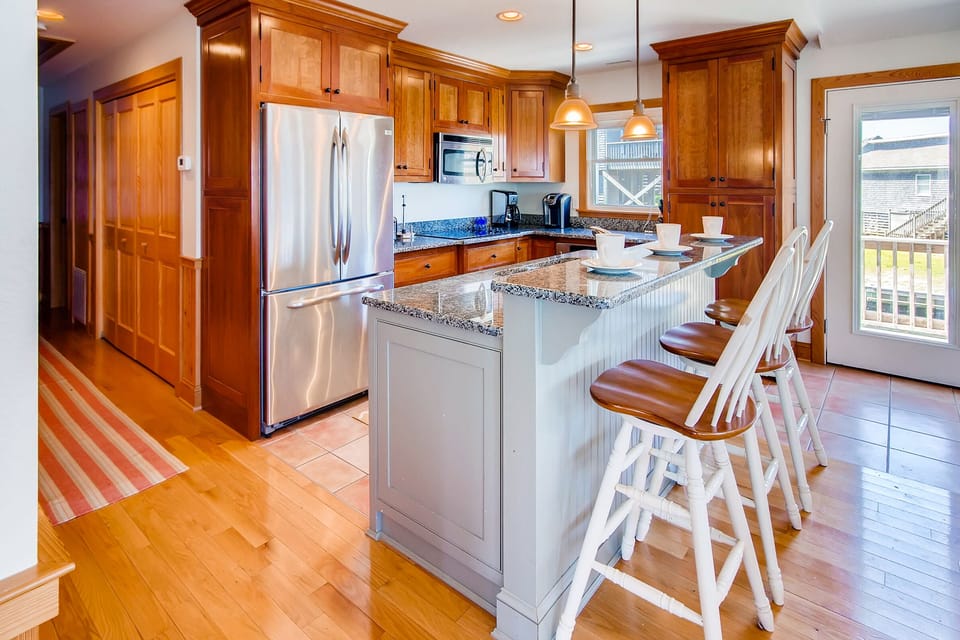 Surf-or-Sound-Realty-On-the-Waterfront-733-Kitchen