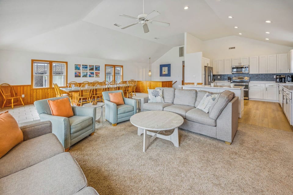 Surf or Sound Realty - 236 - Surf Music - Great Room -4