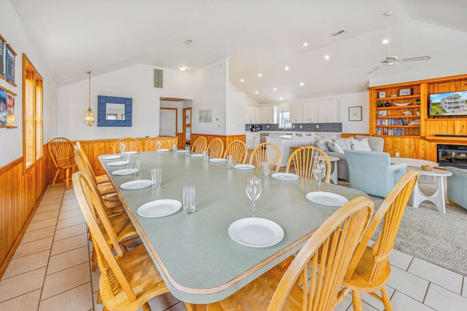 Surf or Sound Realty - 236 - Surf Music - Dining Area -4