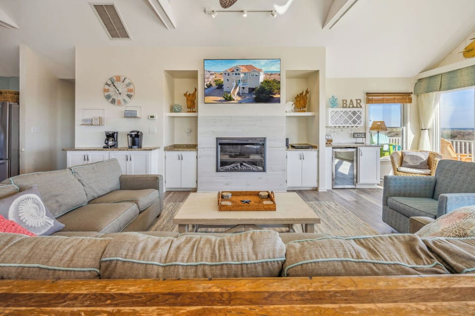 Surf or Sound Realty - 673 - Buckeye Waves - Great Room -2