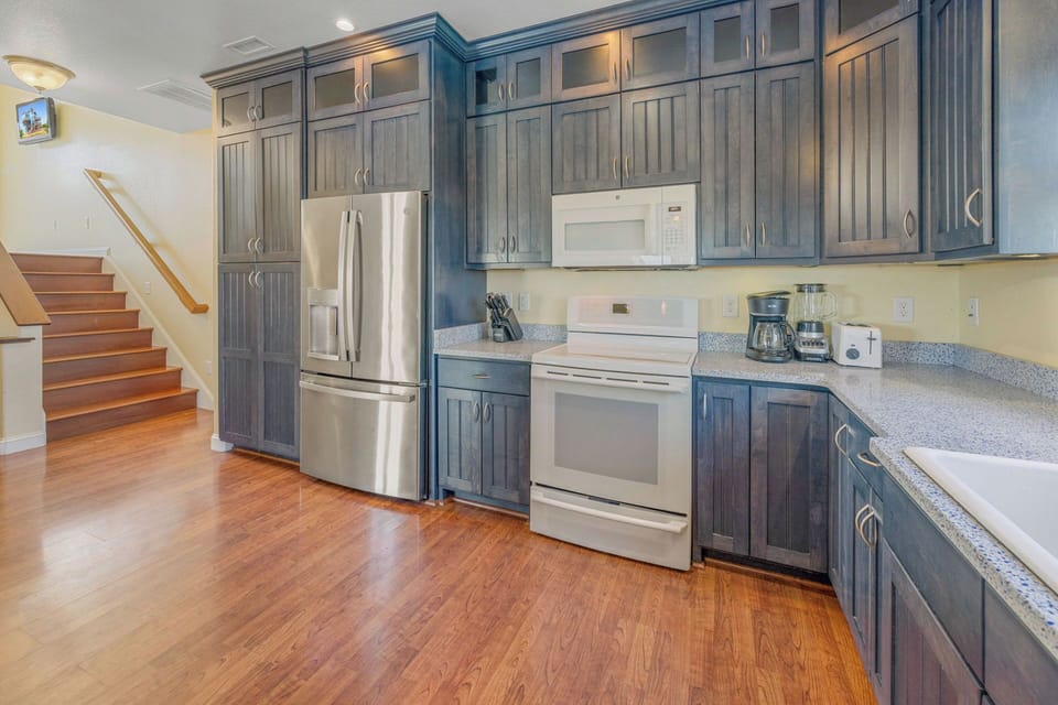 Surf or Sound Realty - 799 - Jus Chillin - Kitchen -4