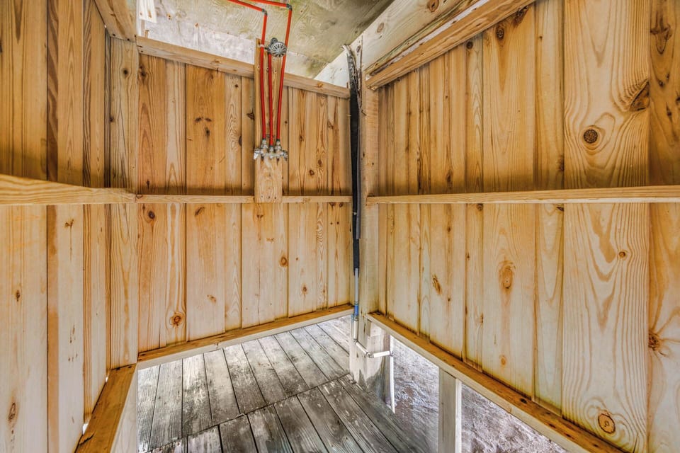 Surf or Sound Realty - 276 - Penguin Point - Outdoor Shower