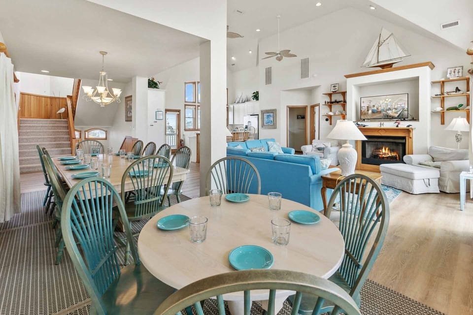Surf-or-Sound-Realty-682-Hatteras-HI'd-Away-Dining-Area-2