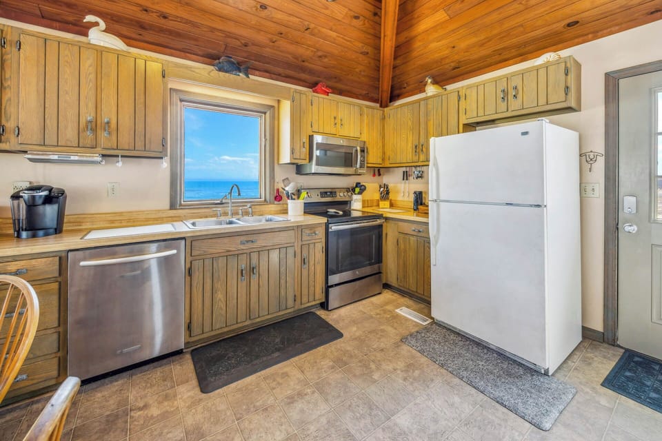 Surf or Sound Realty - 390 - Anchors Away - Kitchen -1