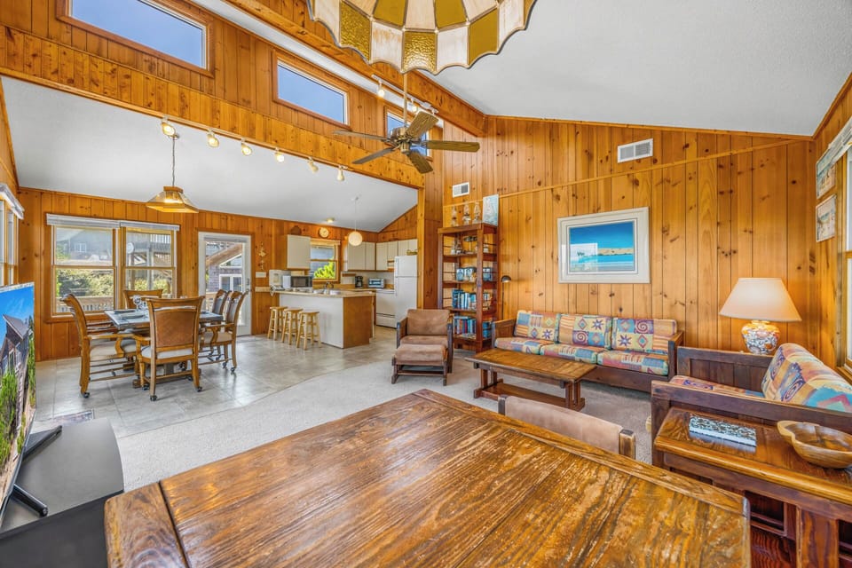 Surf or Sound Realty - 134 - Aquarius - Great Room -4