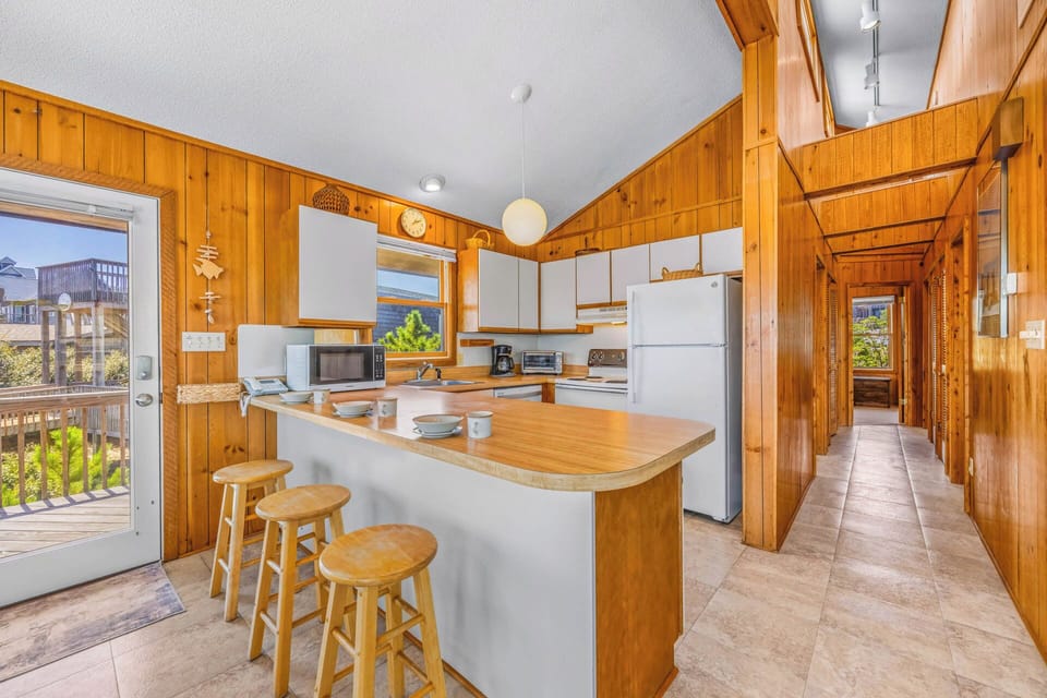 Surf or Sound Realty - 134 - Aquarius - Kitchen -2