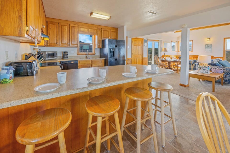 The spacious, well-equipped kitchen makes planning and creating meals a breeze.