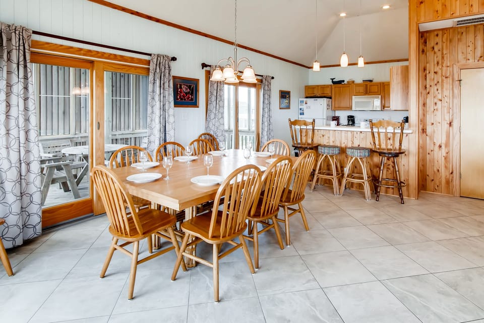 Surf-or-Sound-Realty-Seaduction-204-Dining-Area