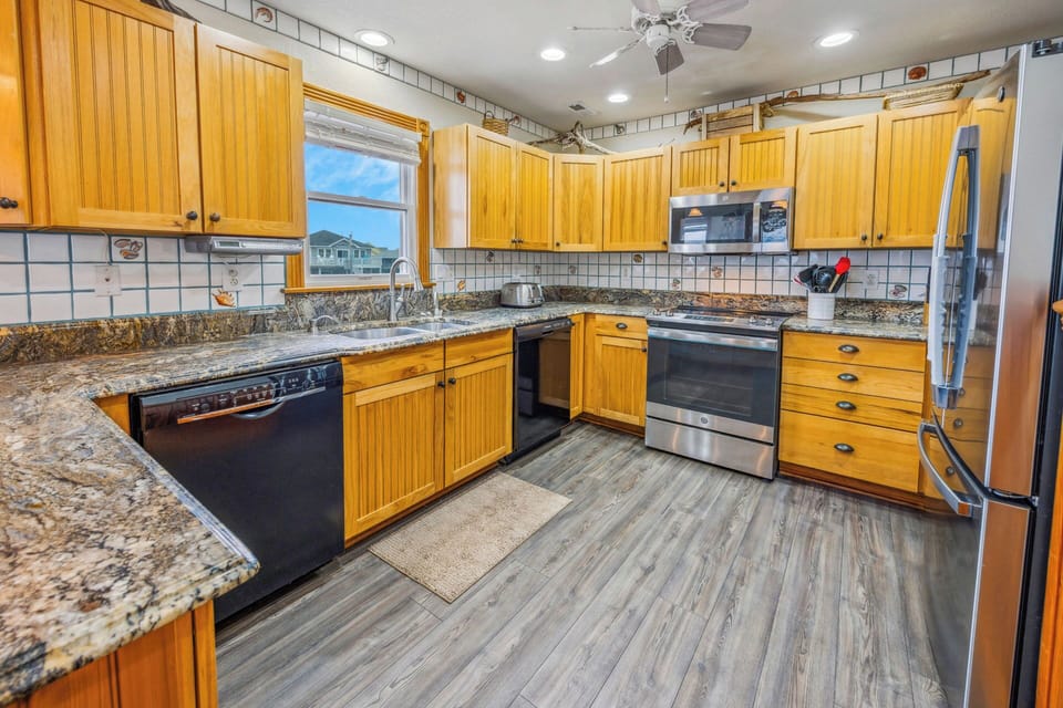 Surf or Sound Realty - 594 - Hatteras Escape - Kitchen -3
