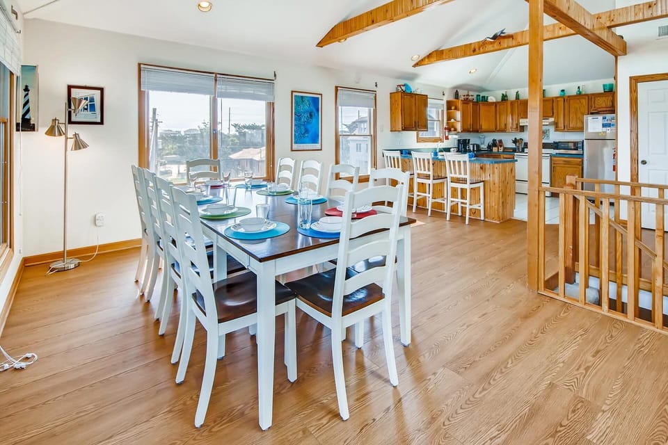Surf-or-Sound-Realty-Sunkist-824-Dining-Area-2