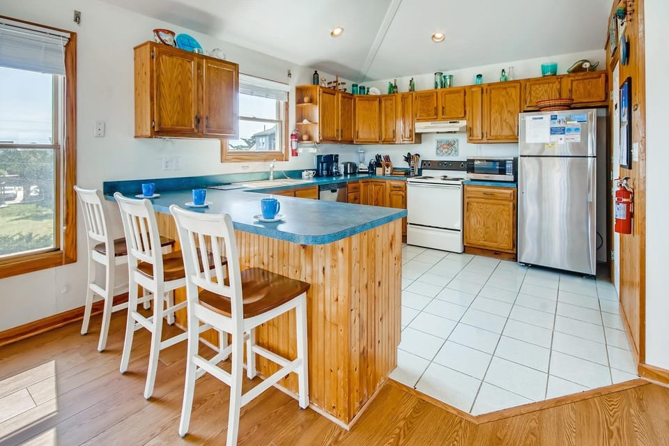 Surf-or-Sound-Realty-Sunkist-824-Kitchen-1