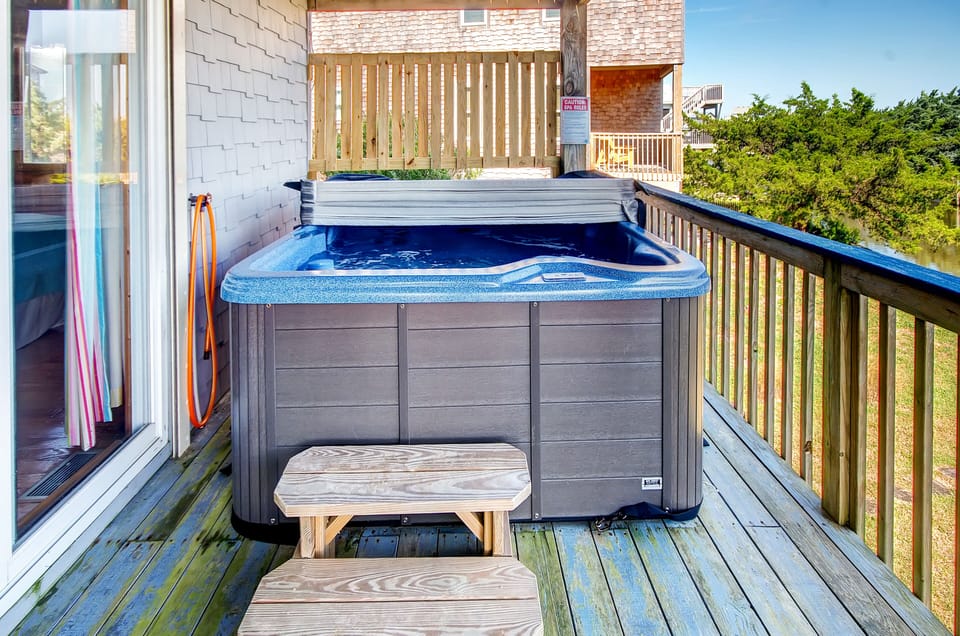 Surf-Or-Sound-Realty-SunKist-824-Hot Tub