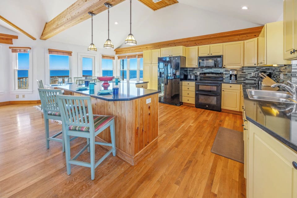 Surf or Sound Realty - 1 - Moonglade - Kitchen -4