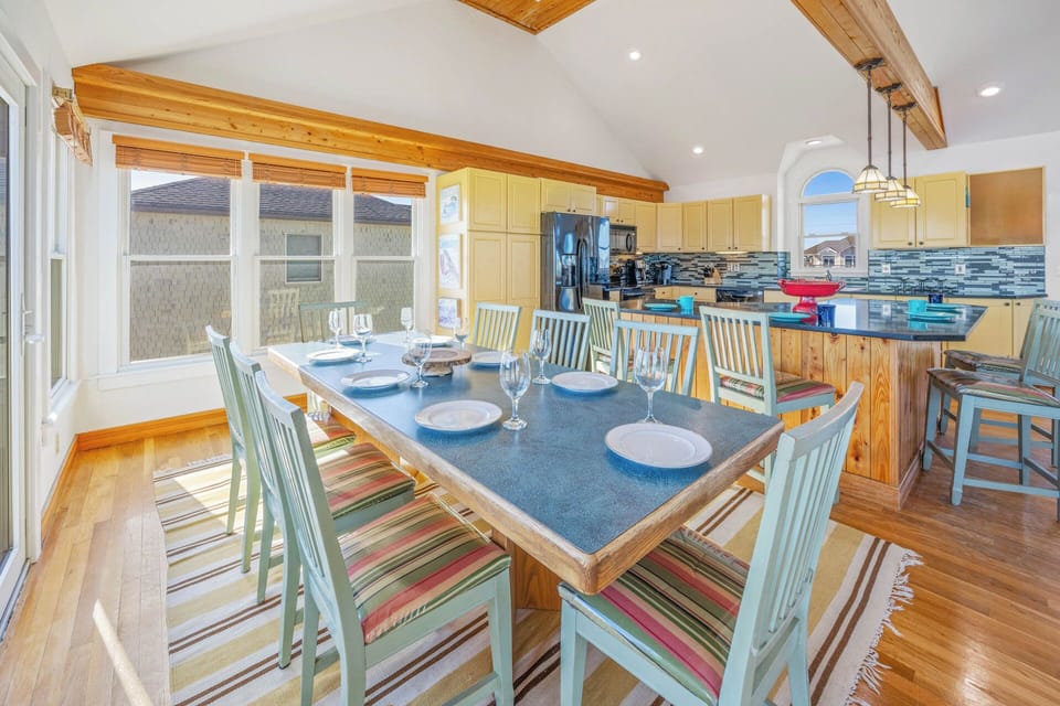 Surf or Sound Realty - 1 - Moonglade - Dining Area -2