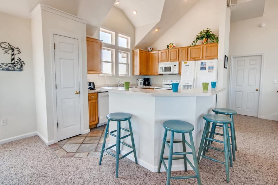 Surf-or-Sound-Realty-Ocean-HI-712-Kitchen-1