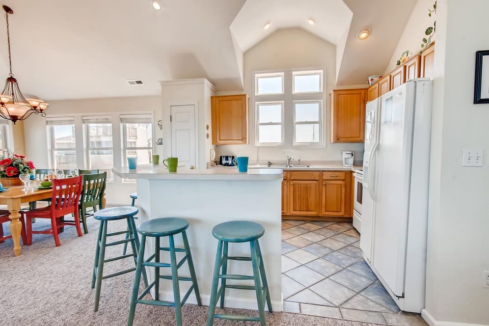 Surf-or-Sound-Realty-Ocean-HI-712-Kitchen-2