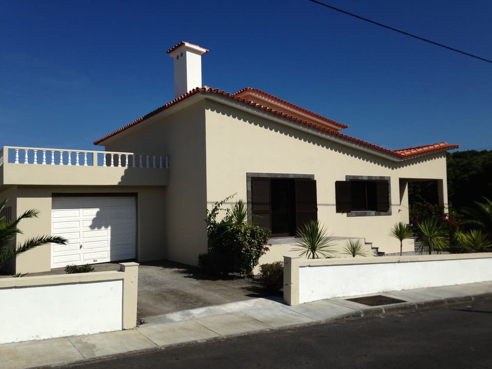 Front Exterior to show Upper Balcony over the garage overlooking the Mountain