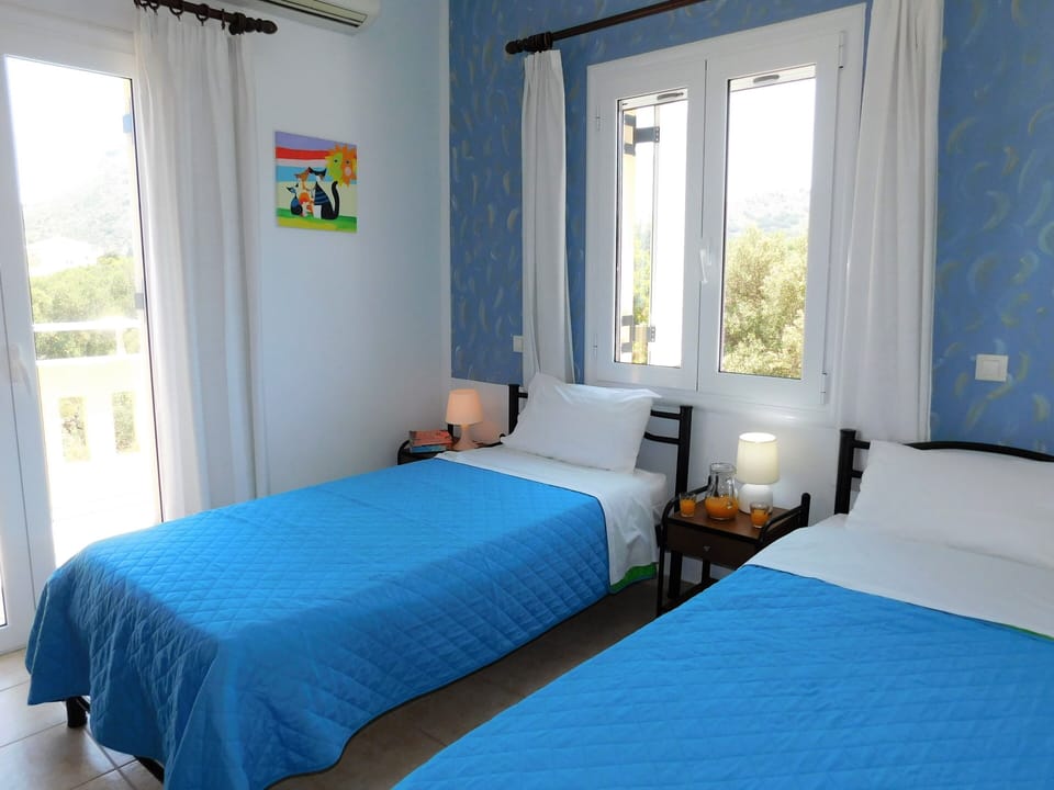 Villa Maria upstairs twin bedroom.