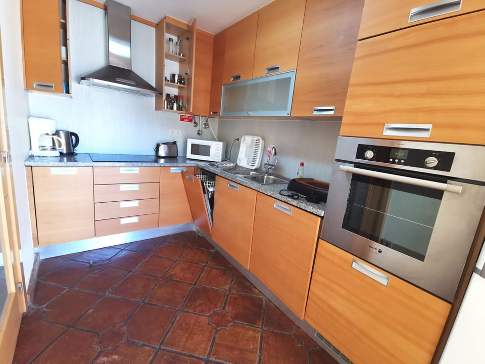 Well-equipped kitchen located beside Livingroom