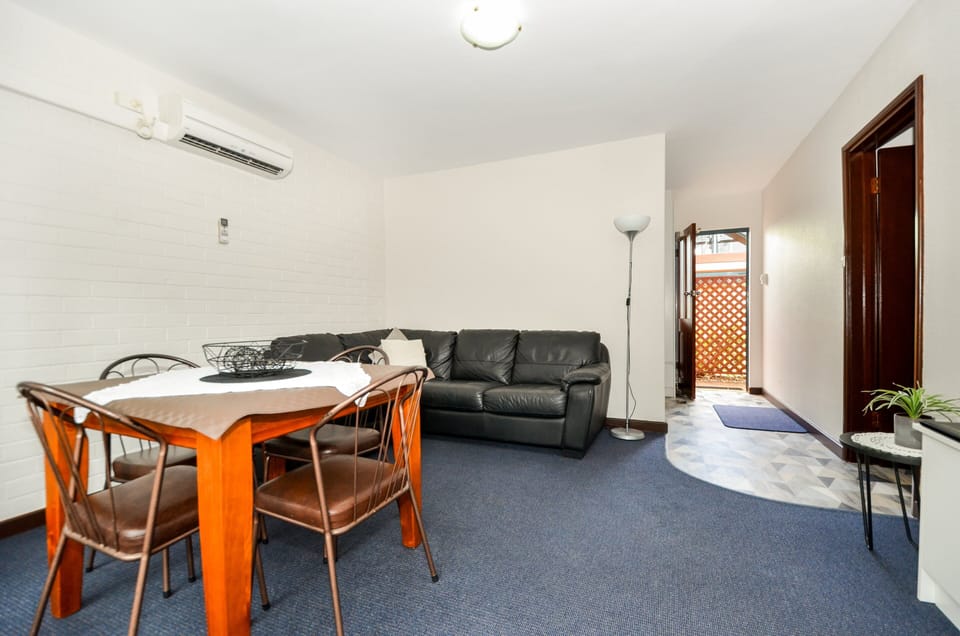 1and2BedLiving4
