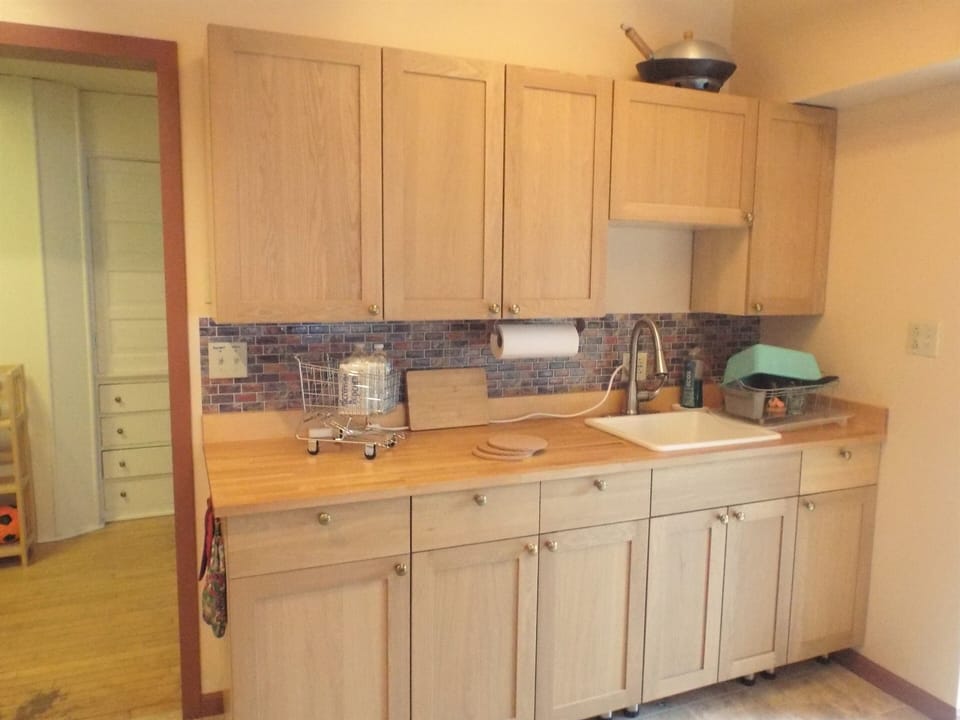 Well equipped with cookware, dishes, toaster, rice cooker, stand mixer, etc. 