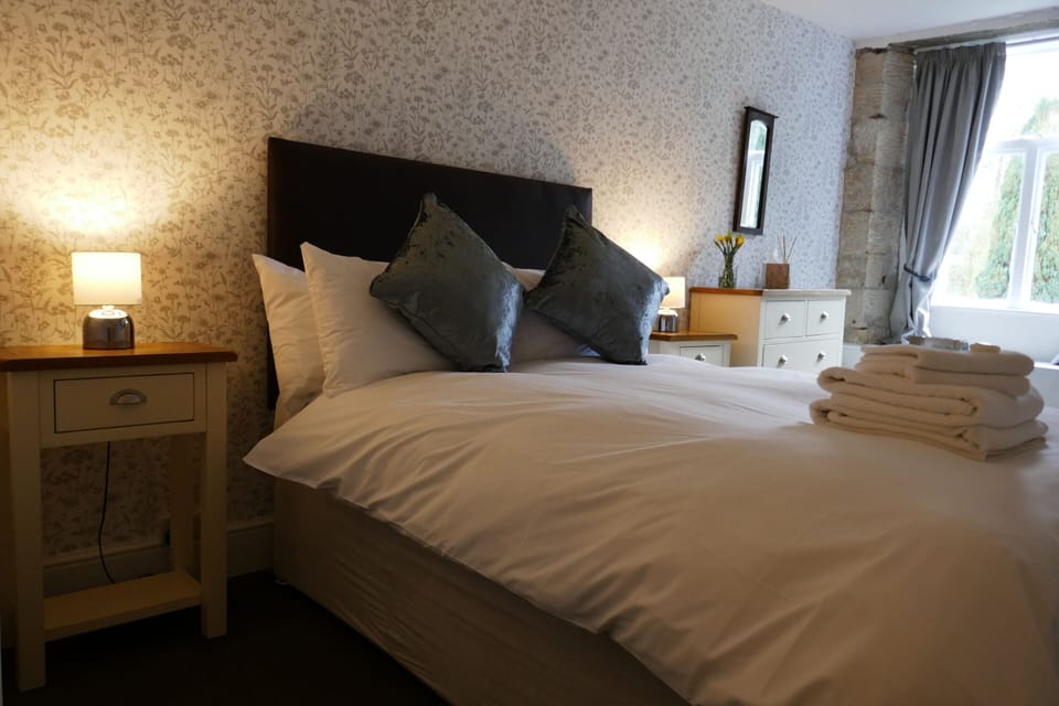 Standard Double Room, Ensuite (Carlton)
