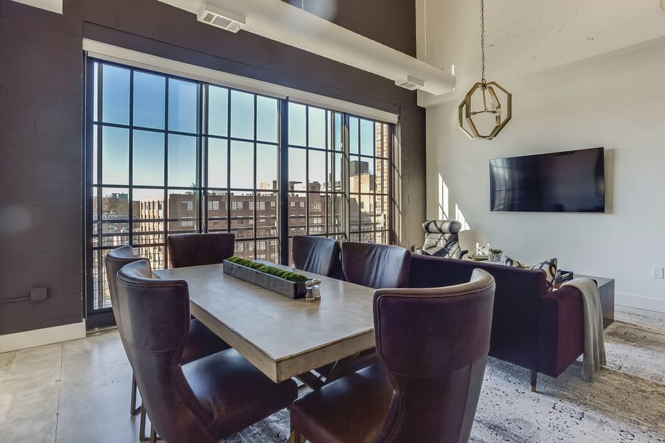 Dining area with seating for 6.