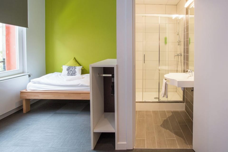 Classic Double or Twin Room | Bathroom | Shower, towels