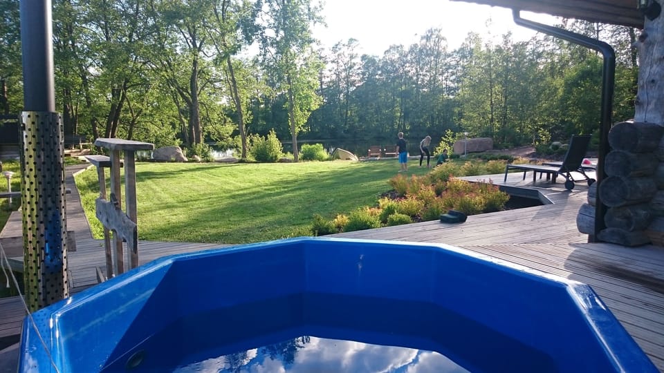 Outdoor spa tub