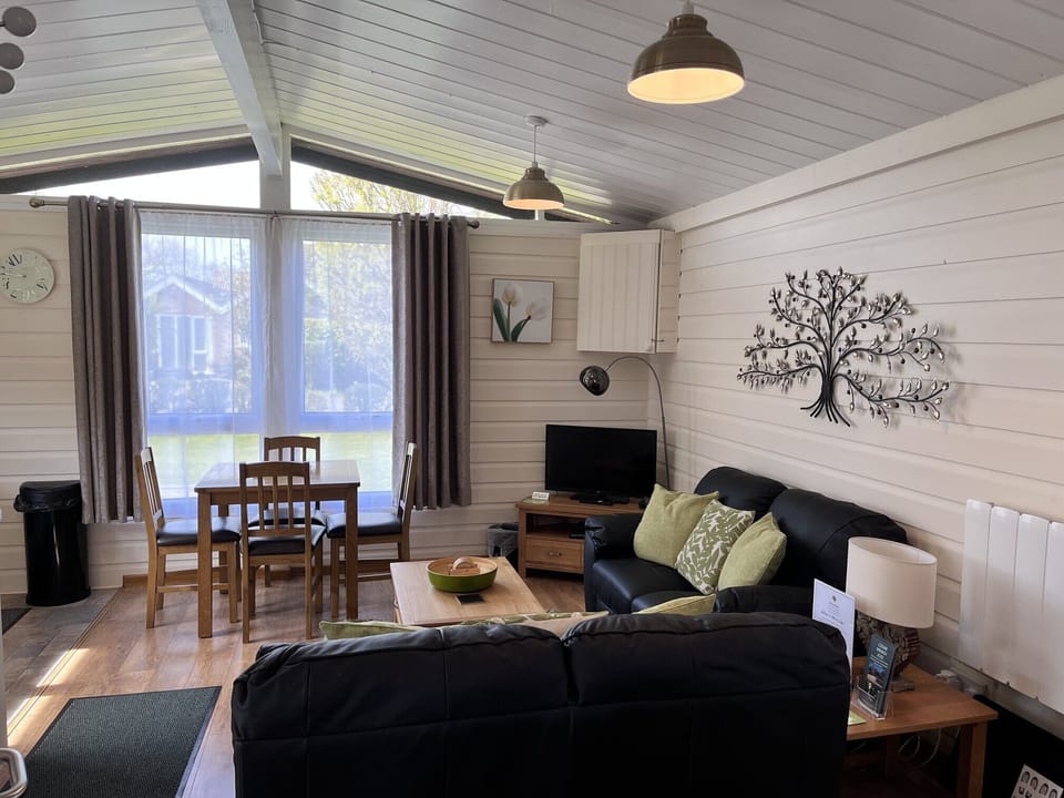 Alberta Lodge
Self Catering Holiday Lodge
Cedar Springs, Heacham, Norfolk