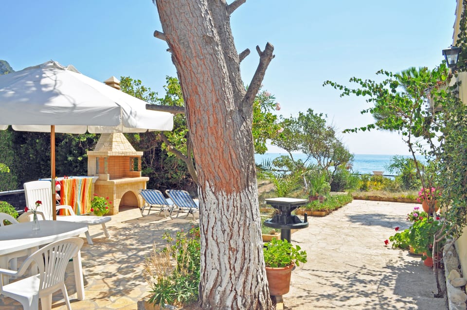 A charcoal grill on the side of the Beach House completes the summer atmosphere