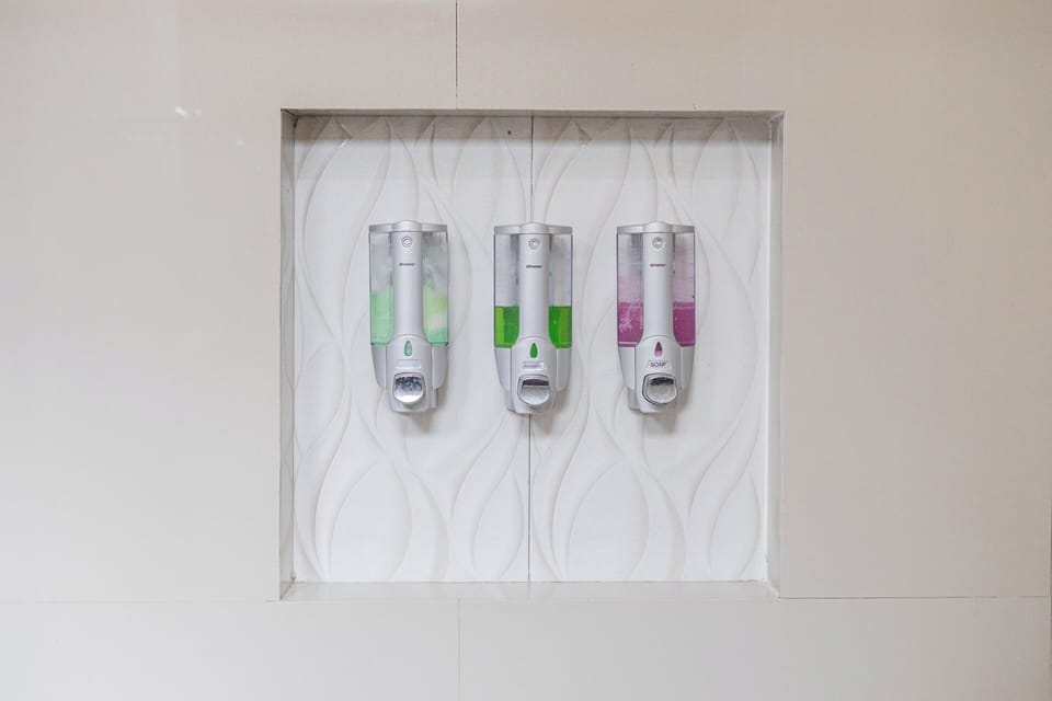 Shower, rainfall showerhead, free toiletries, hair dryer