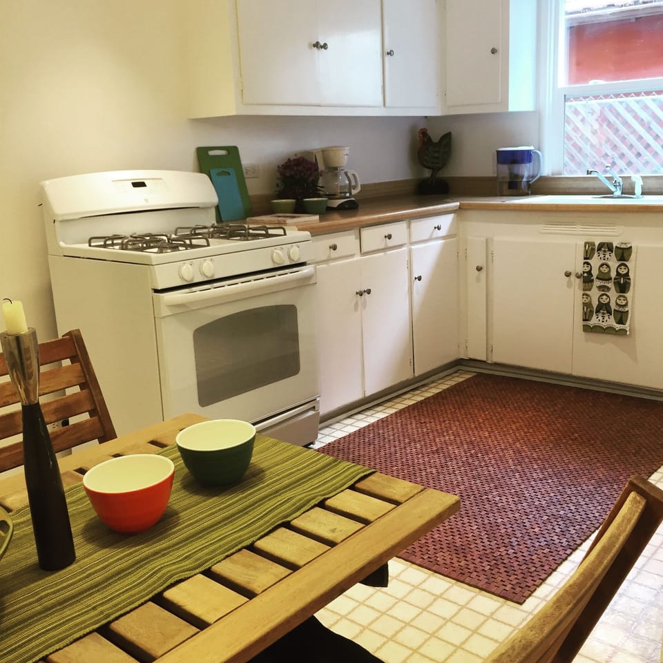 eat-in kitchen