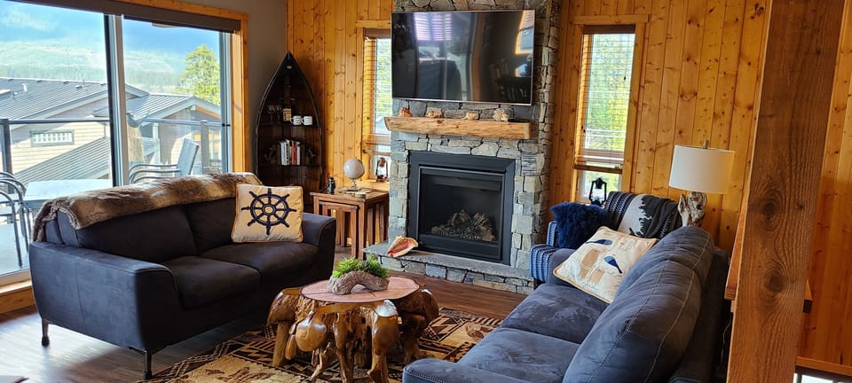 Living room with gas fireplace