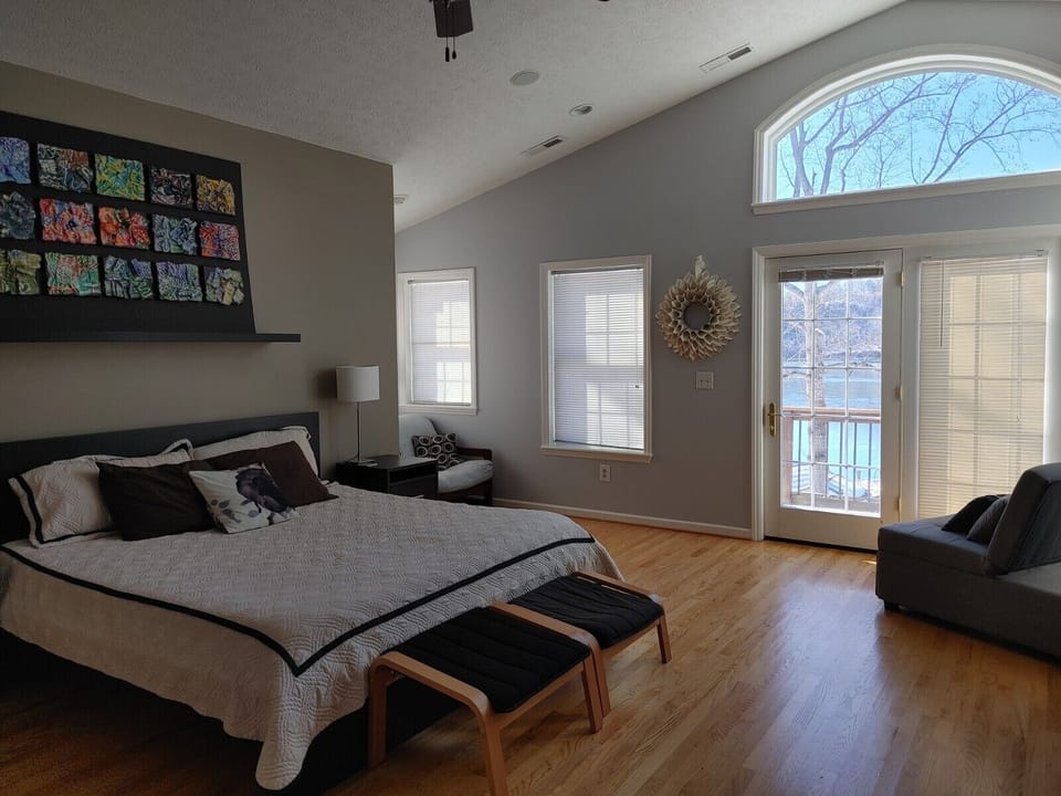 Master bedroom has King bed, single futon, & single fold-out chair, ensuite bath