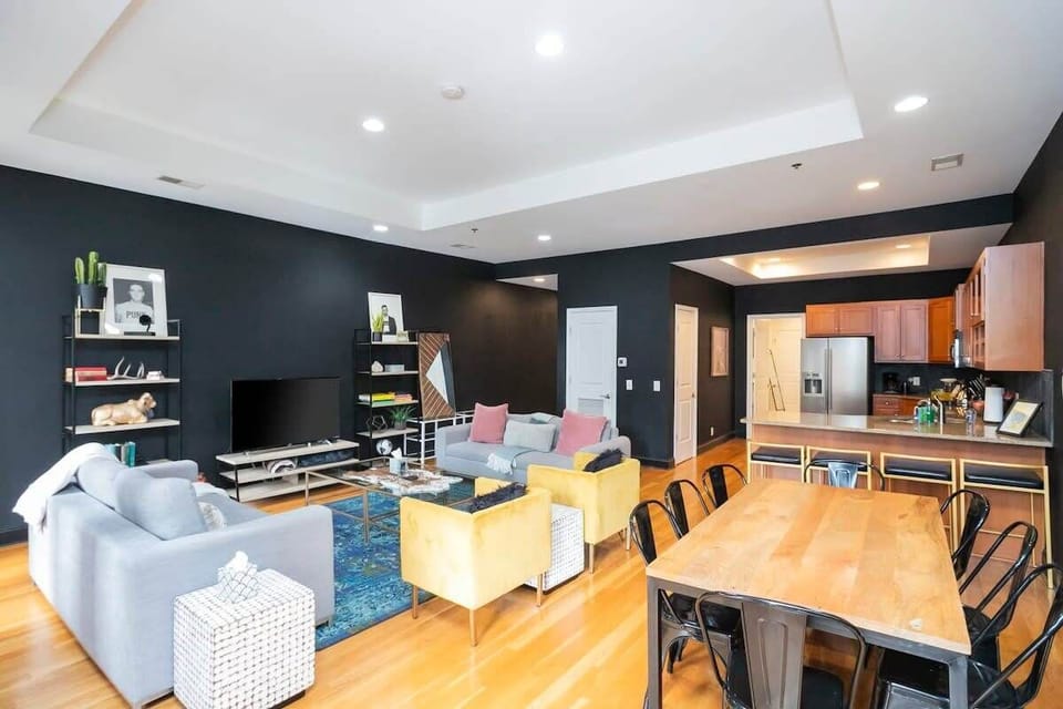 Spacious Living Room with 2 Queen sleeper sofas