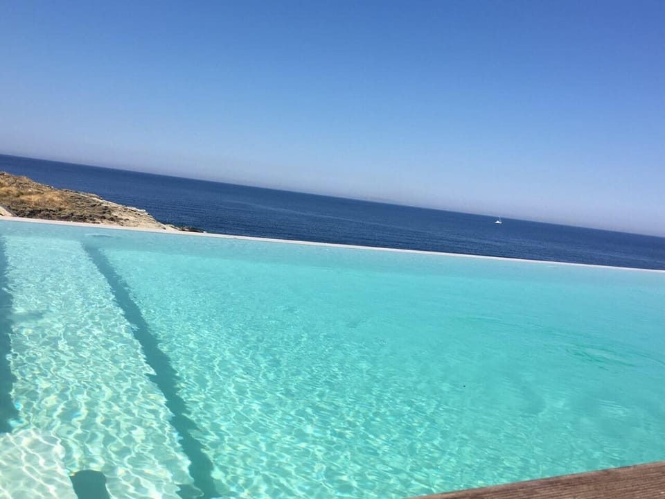 Infinity pool